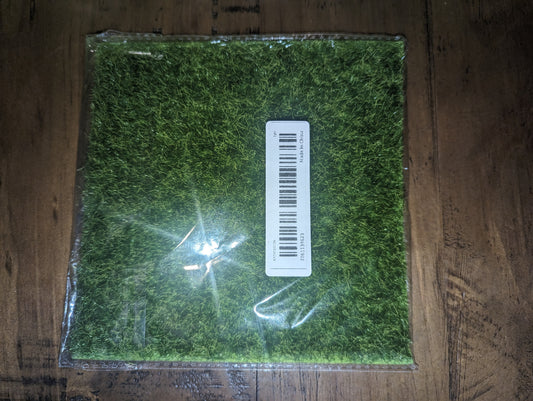 Artificial Grass Squares (Great for mantis, Huntsman and jumping spider enclosures (15×15cm)